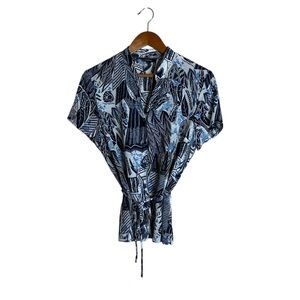 Lindor sheer short sleeve patterned blouse.‎ Size 10